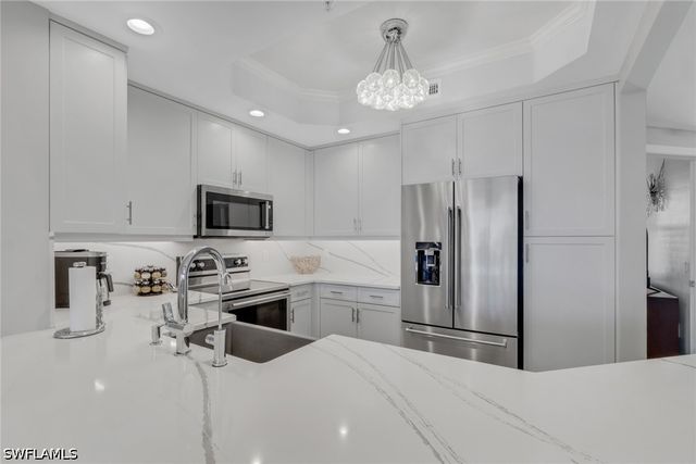 420 Cove Tower DR 802, Naples, FL 34110