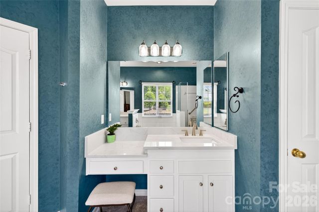 1918 Weighmont Court, Charlotte, NC 28227