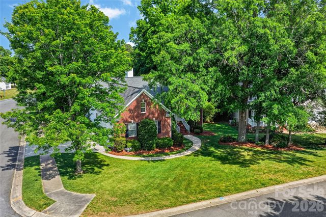 1918 Weighmont Court, Charlotte, NC 28227