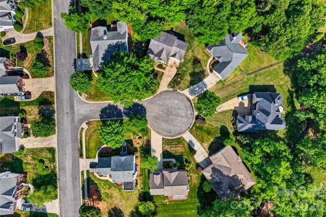 1918 Weighmont Court, Charlotte, NC 28227