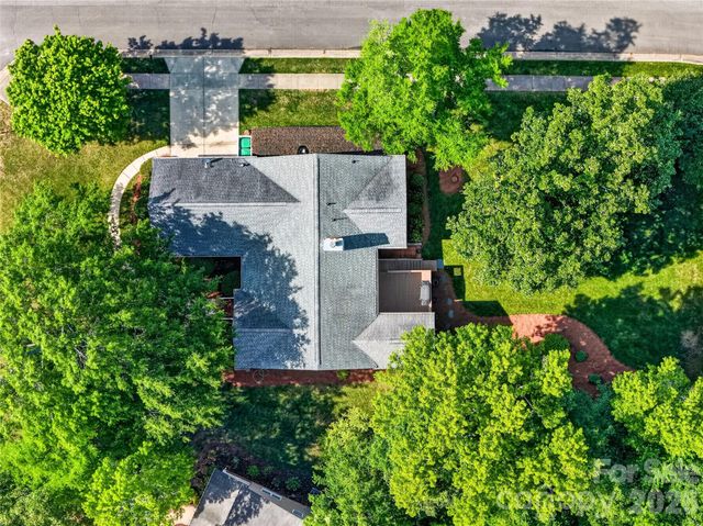 1918 Weighmont Court, Charlotte, NC 28227