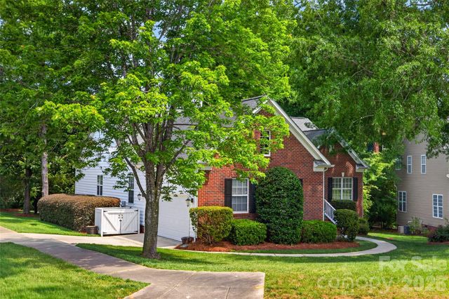 1918 Weighmont Court, Charlotte, NC 28227
