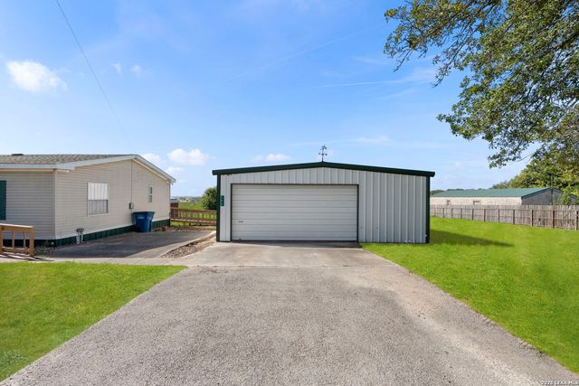 133 OAK VIEW DR, La Vernia, TX 78121