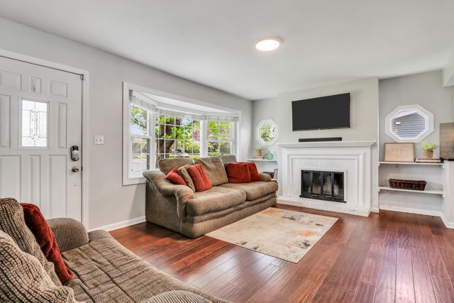 17976 W Big Oaks Road, Grayslake, IL 60030