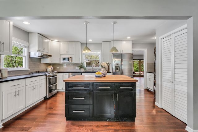 17976 W Big Oaks Road, Grayslake, IL 60030