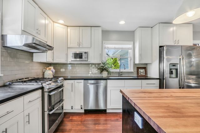17976 W Big Oaks Road, Grayslake, IL 60030