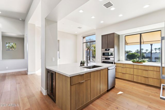 8989 N GAINEY CENTER Drive 237, Scottsdale, AZ 85258