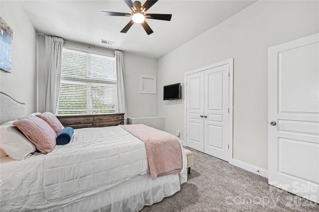 1043 Park West Drive, Charlotte, NC 28209
