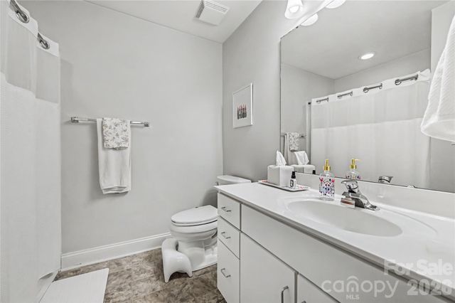 1043 Park West Drive, Charlotte, NC 28209