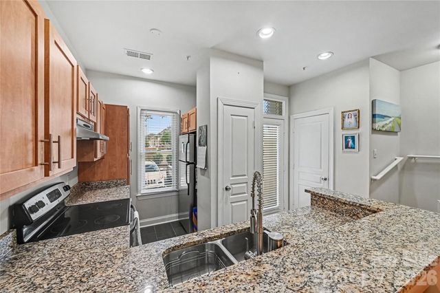 1043 Park West Drive, Charlotte, NC 28209
