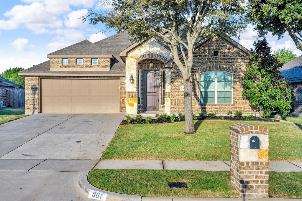 901 Abbey Lane, Midlothian, TX 76065