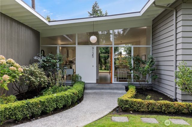 9125 NE 21st Place, Clyde Hill, WA 98004