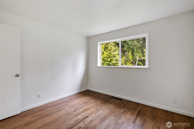 9125 NE 21st Place, Clyde Hill, WA 98004