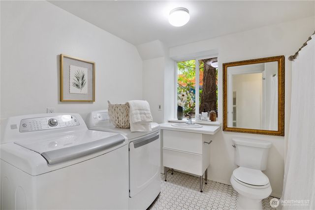 9125 NE 21st Place, Clyde Hill, WA 98004