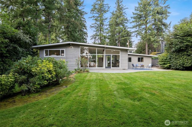 9125 NE 21st Place, Clyde Hill, WA 98004