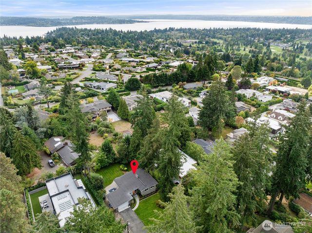9125 NE 21st Place, Clyde Hill, WA 98004