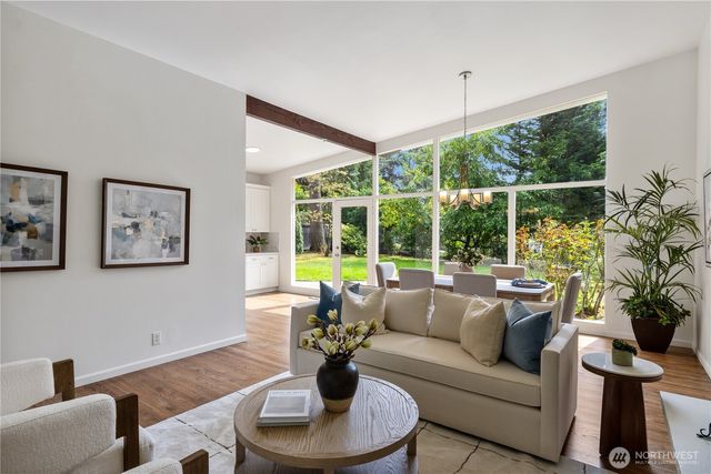 9125 NE 21st Place, Clyde Hill, WA 98004