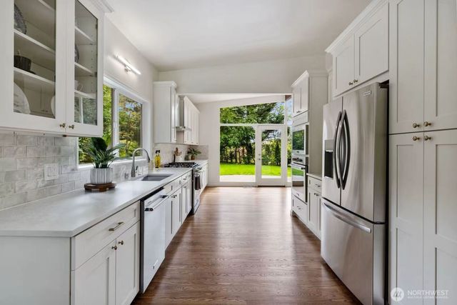 9125 NE 21st Place, Clyde Hill, WA 98004