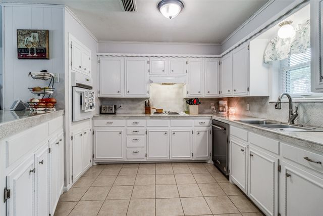 809 Beech Street, Bonham, TX 75418