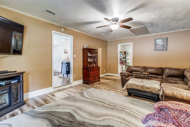 809 Beech Street, Bonham, TX 75418