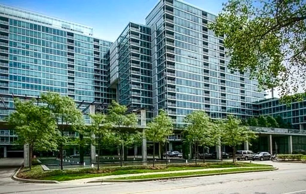 9725 WOODS Drive 512, Skokie, IL 60077