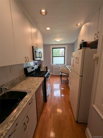 11 Greenridge Avenue D5, White Plains, NY 10605