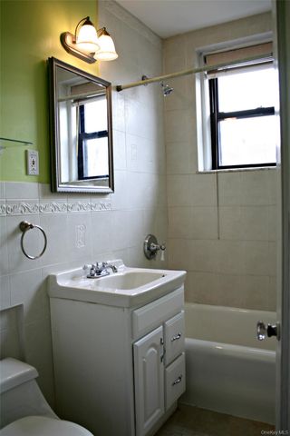 11 Greenridge Avenue D5, White Plains, NY 10605