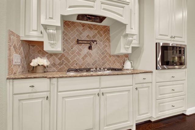 210 Chirping Squirrel Court, Pinehurst, TX 77362