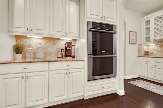 210 Chirping Squirrel Court, Pinehurst, TX 77362