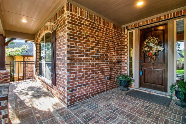 210 Chirping Squirrel Court, Pinehurst, TX 77362