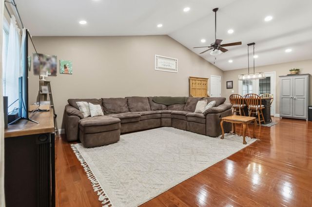 953 Lily Road, London, KY 40744