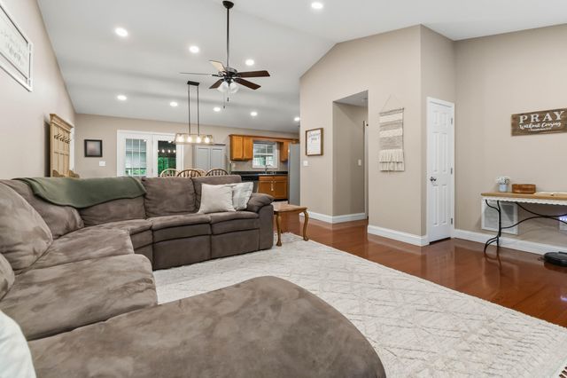 953 Lily Road, London, KY 40744