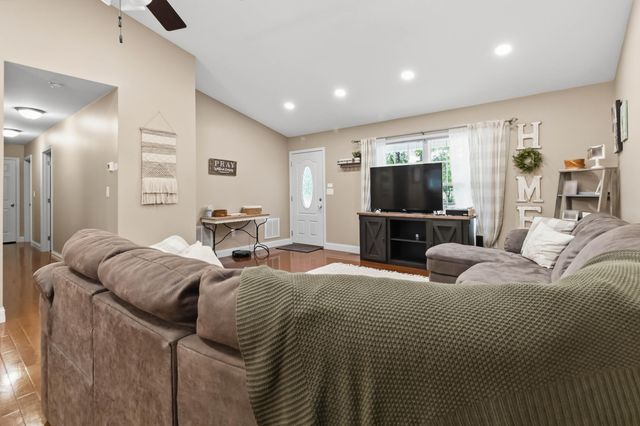 953 Lily Road, London, KY 40744