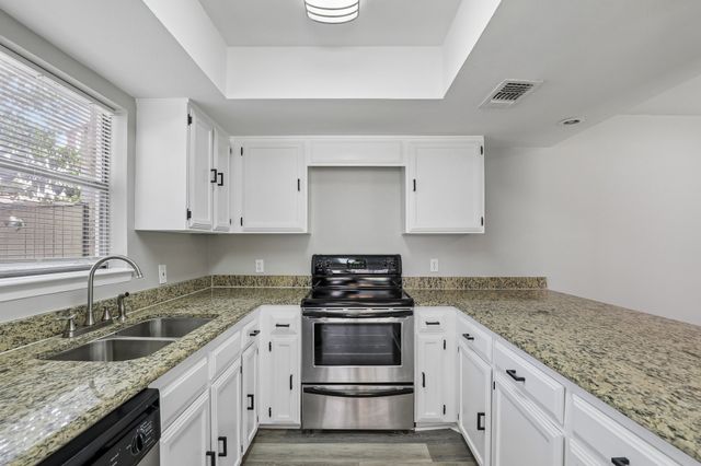 2712 Meadowstone Court, Carrollton, TX 75006