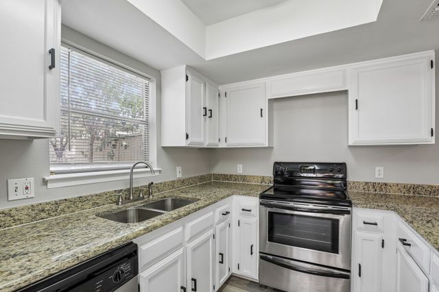 2712 Meadowstone Court, Carrollton, TX 75006