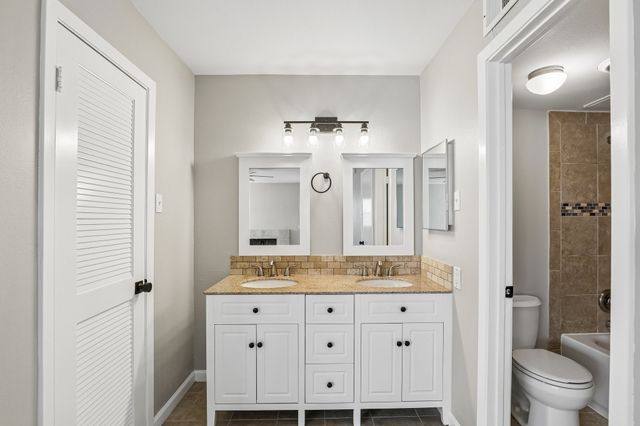 2712 Meadowstone Court, Carrollton, TX 75006