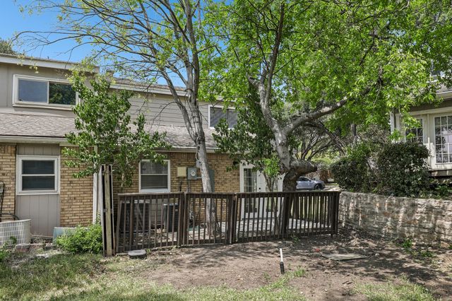 2712 Meadowstone Court, Carrollton, TX 75006