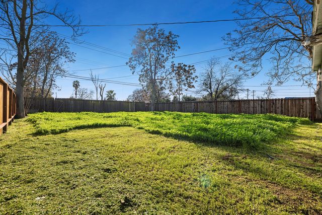 209 W Eden Avenue, Fresno, CA 93706