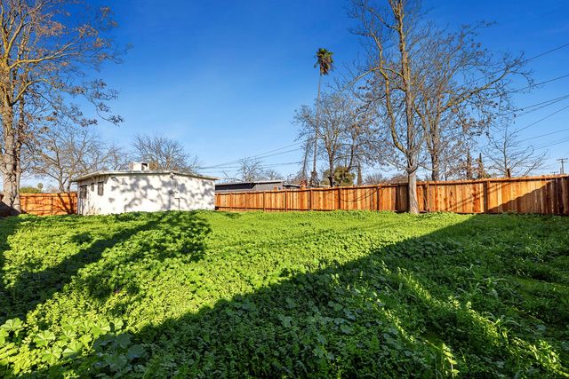 209 W Eden Avenue, Fresno, CA 93706