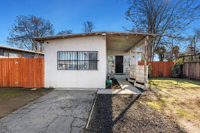 209 W Eden Avenue, Fresno, CA 93706