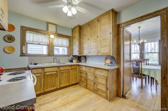923 W 11 Mile Road, Royal Oak, MI 48067