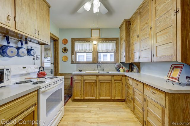 923 W 11 Mile Road, Royal Oak, MI 48067