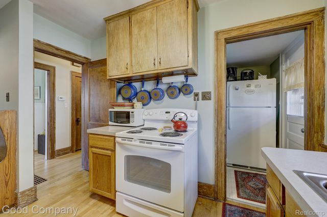923 W 11 Mile Road, Royal Oak, MI 48067