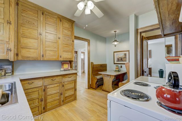 923 W 11 Mile Road, Royal Oak, MI 48067