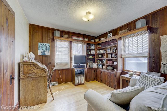 923 W 11 Mile Road, Royal Oak, MI 48067