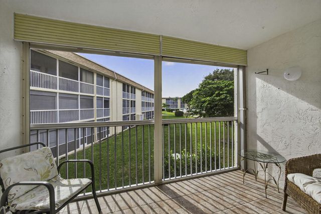 700 Village Green Court 206, Palm Springs, FL 33461