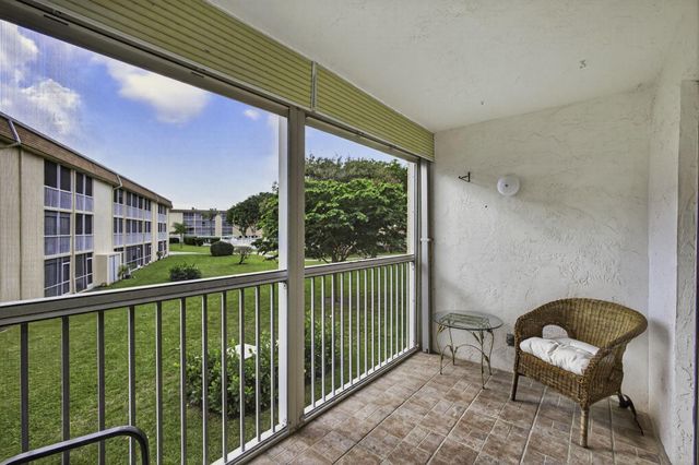 700 Village Green Court 206, Palm Springs, FL 33461