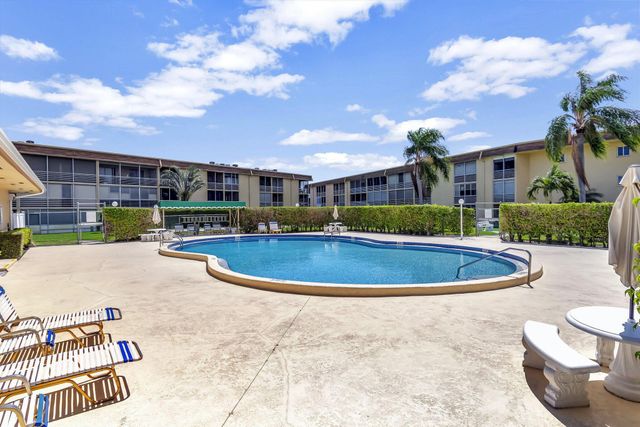 700 Village Green Court 206, Palm Springs, FL 33461