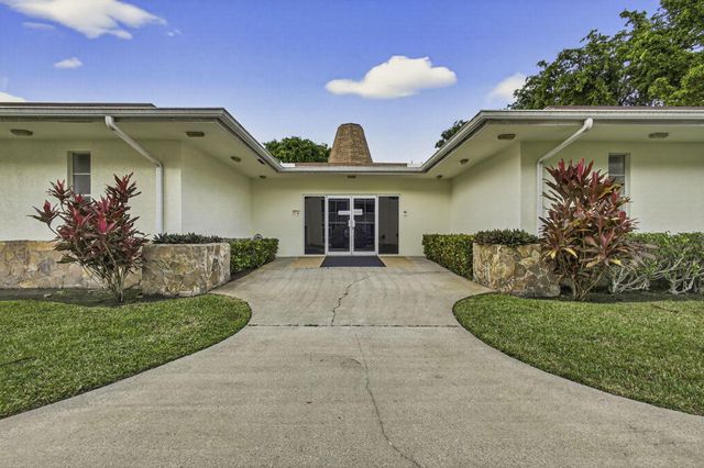 700 Village Green Court 206, Palm Springs, FL 33461