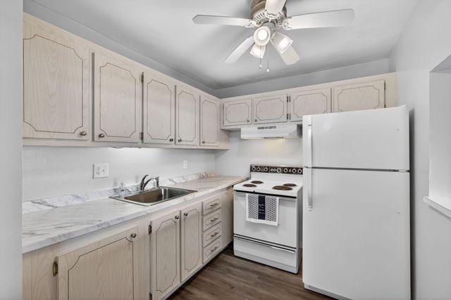 700 Village Green Court 206, Palm Springs, FL 33461